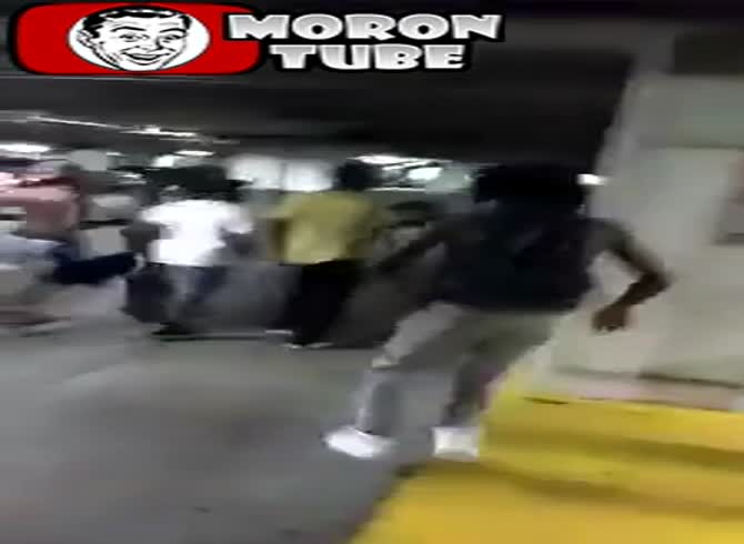 Video :In Charlotte, black people retaliate by attacking white men